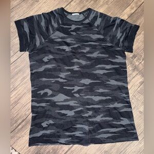 Athleta Girl Black Camo Power Up Tee Short Sleeve Dry Fit Shirt Size large